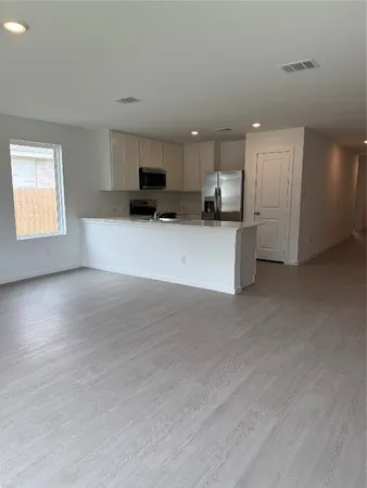$1,895 | 335 Parkin Court, Conroe, TX 77303