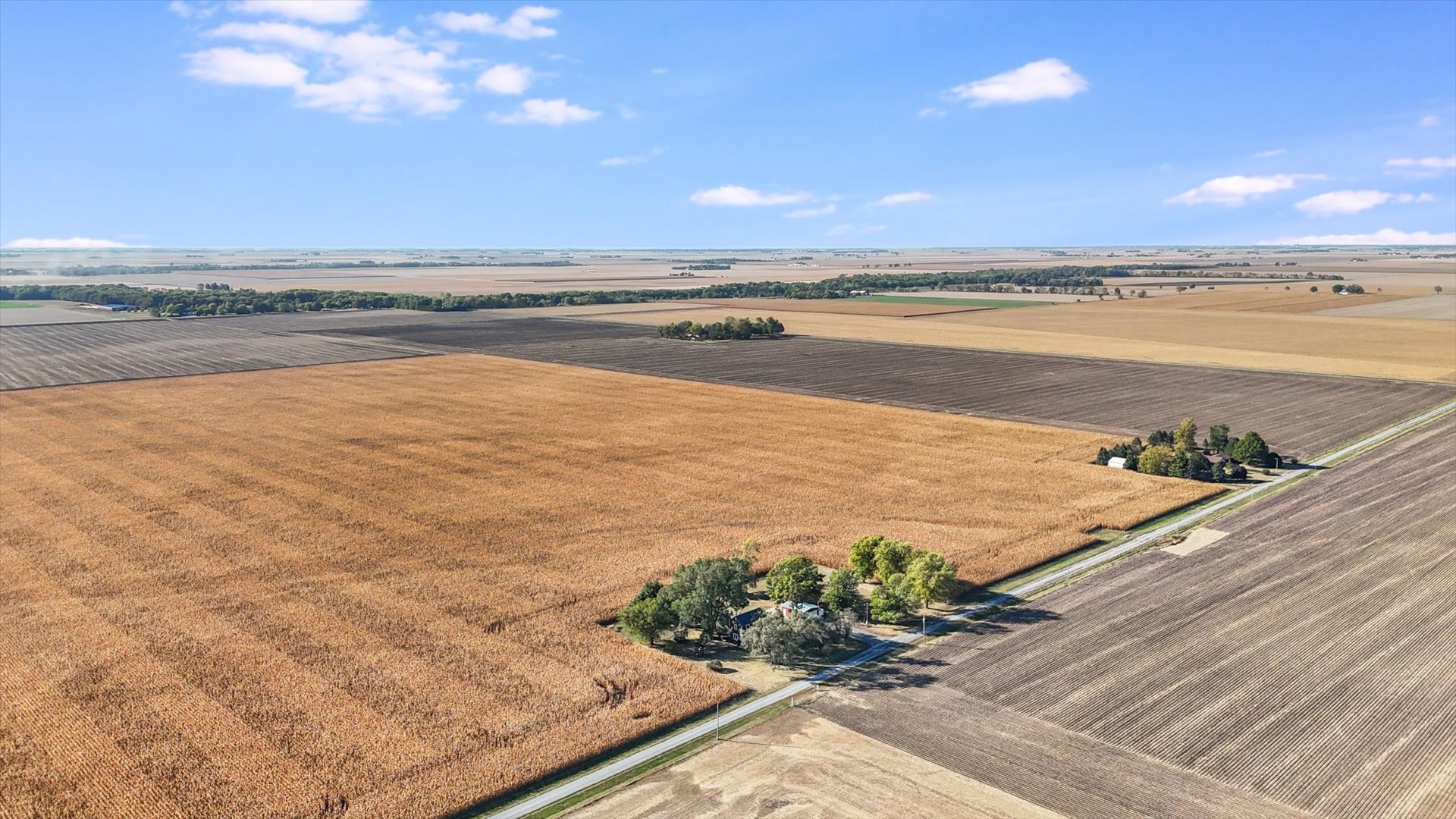 151 County 1700 Road East Villa Grove, IL 61956 - Photo 6 of 76 a view of an ocean and beach