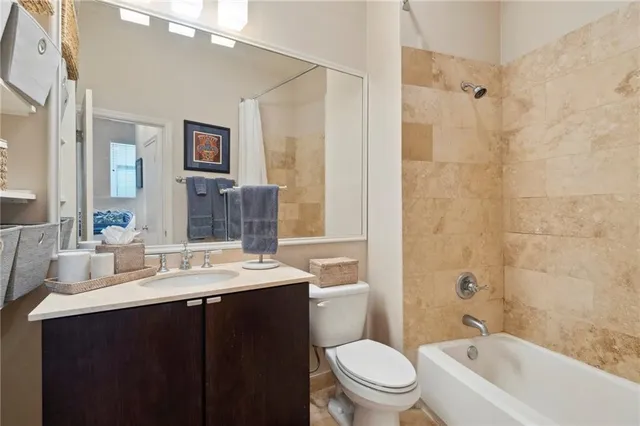 $1,700 | 330 Julia Street, Unit 225, New Orleans, LA 70130