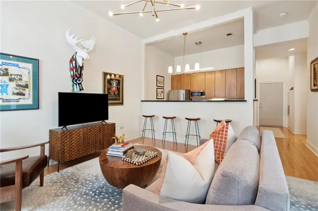 $1,700 | 330 Julia Street, Unit 225, New Orleans, LA 70130