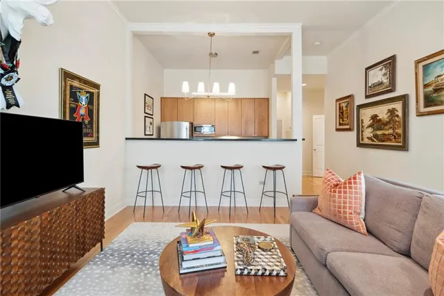 $1,700 | 330 Julia Street, Unit 225, New Orleans, LA 70130