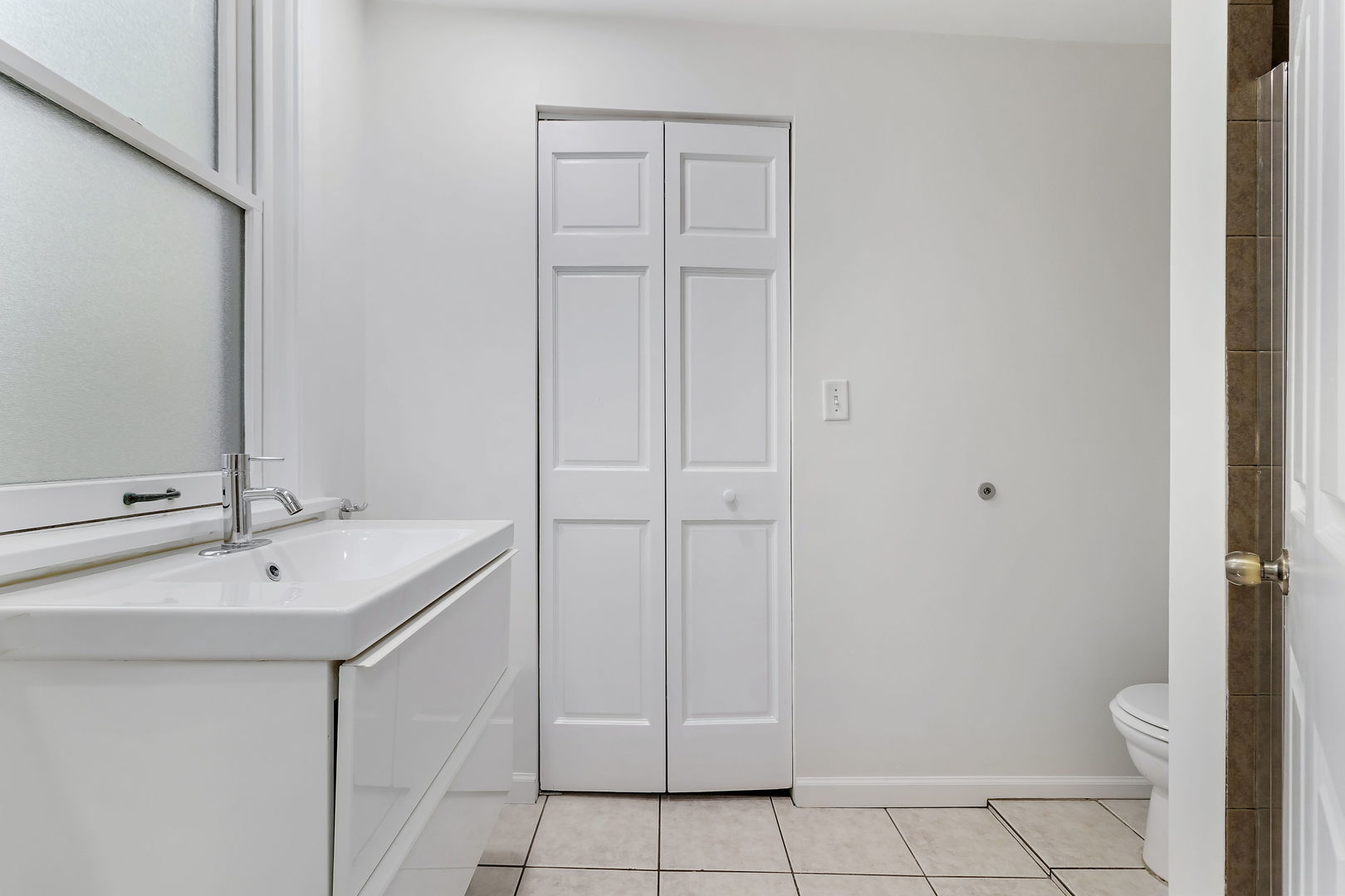 116 South West Street Naperville, IL 60540 - Photo 19 of 35 a bathroom with a sink a toilet and a mirror
