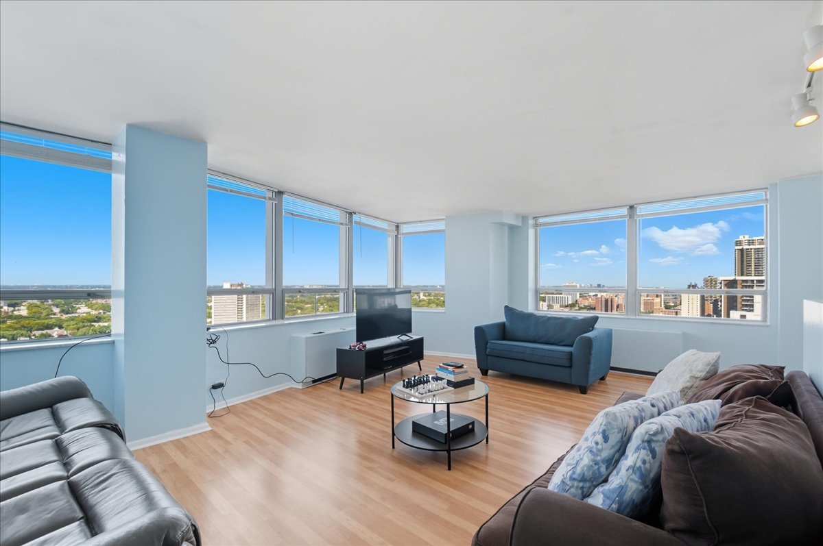 5701 North Sheridan Road, Unit 26B Chicago, IL 60660 - Photo 4 of 18 a living room with furniture and a large window