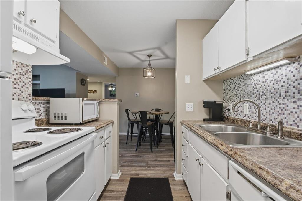 455 Alt 19, Unit 151 Palm Harbor, FL 34683 - Photo 21 of 52 a kitchen with a sink stove and cabinets