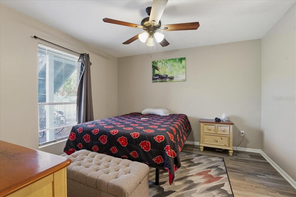 455 Alt 19, Unit 151 Palm Harbor, FL 34683 - Photo 24 of 52 a bedroom with a bed and a window