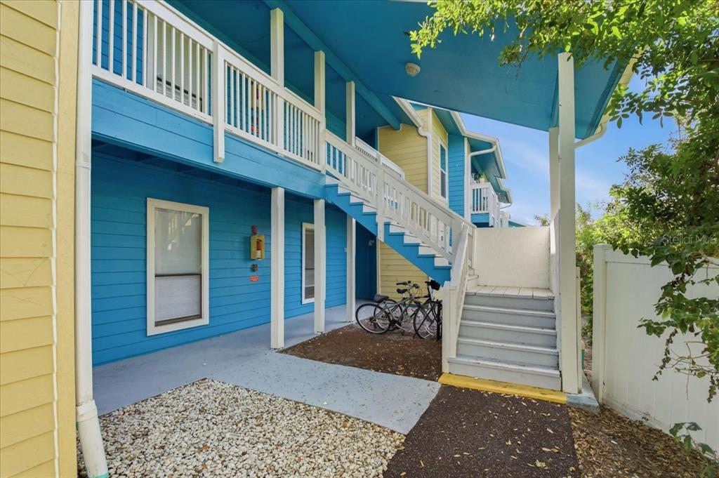 455 Alt 19, Unit 151 Palm Harbor, FL 34683 - Photo 33 of 52 a view of a house with a stairs