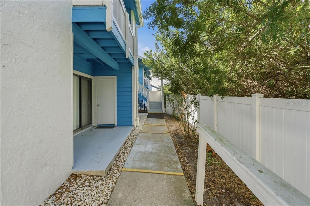 455 Alt 19, Unit 151 Palm Harbor, FL 34683 - Photo 34 of 52 a view of a pathway of a house