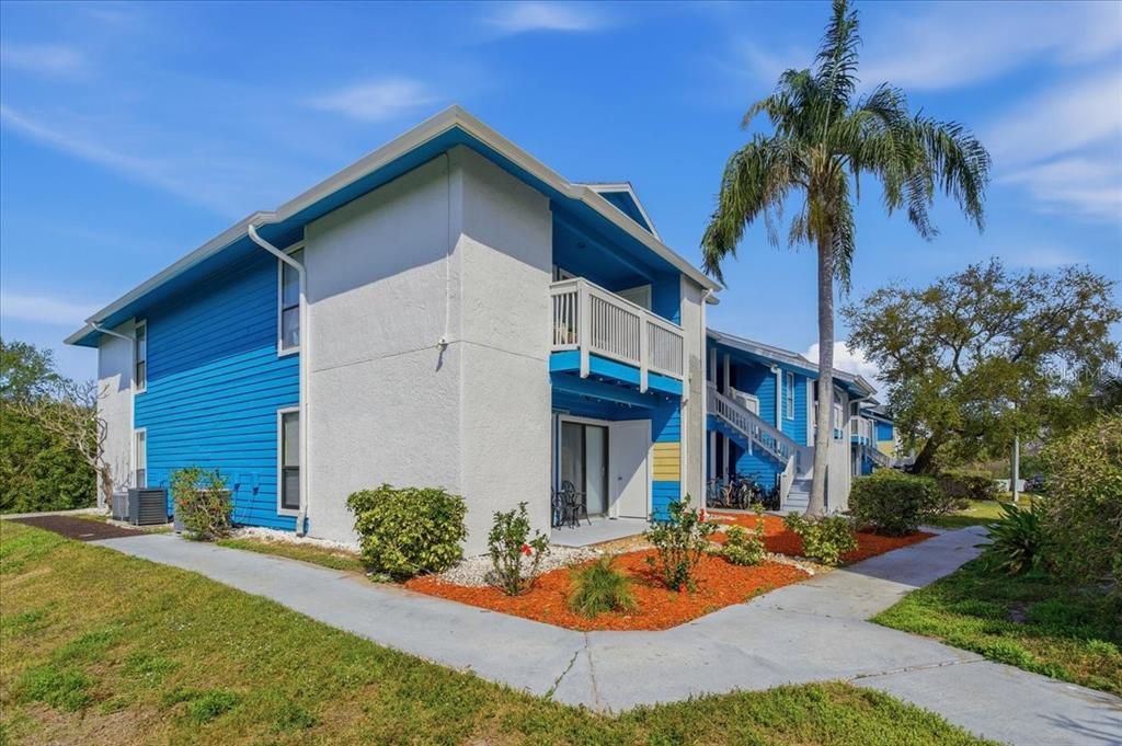 455 Alt 19, Unit 151 Palm Harbor, FL 34683 - Photo 36 of 52 a view of a house with yard and plants