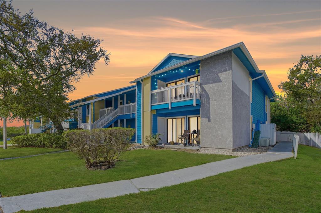 455 Alt 19, Unit 151 Palm Harbor, FL 34683 - Photo 4 of 52 a front view of a house with a garden and yard