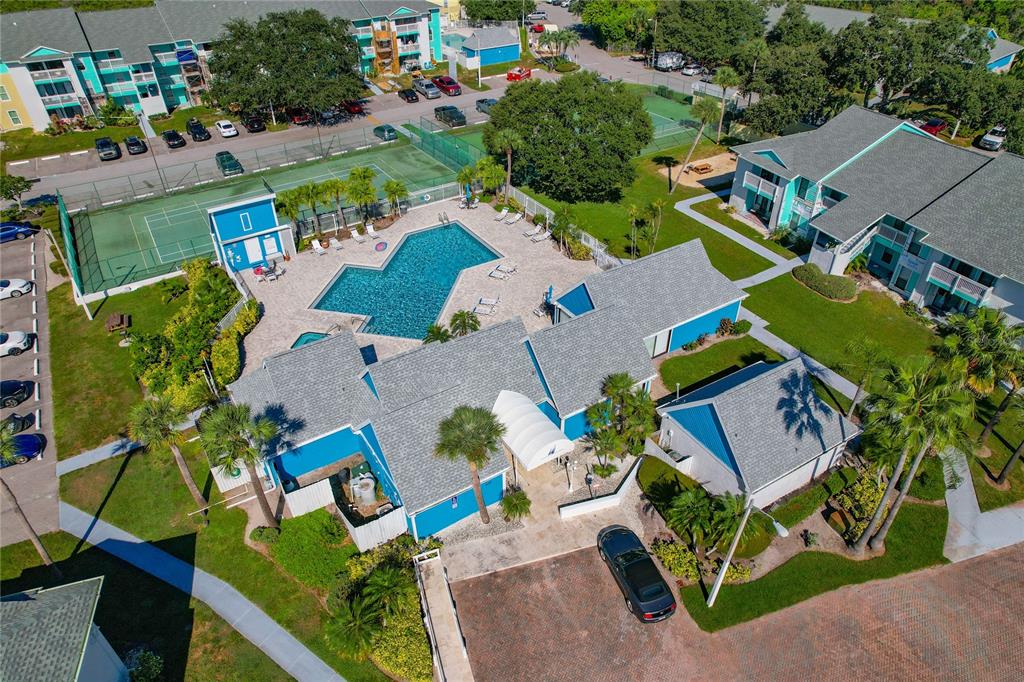 455 Alt 19, Unit 151 Palm Harbor, FL 34683 - Photo 45 of 52 an aerial view of a house with a swimming pool
