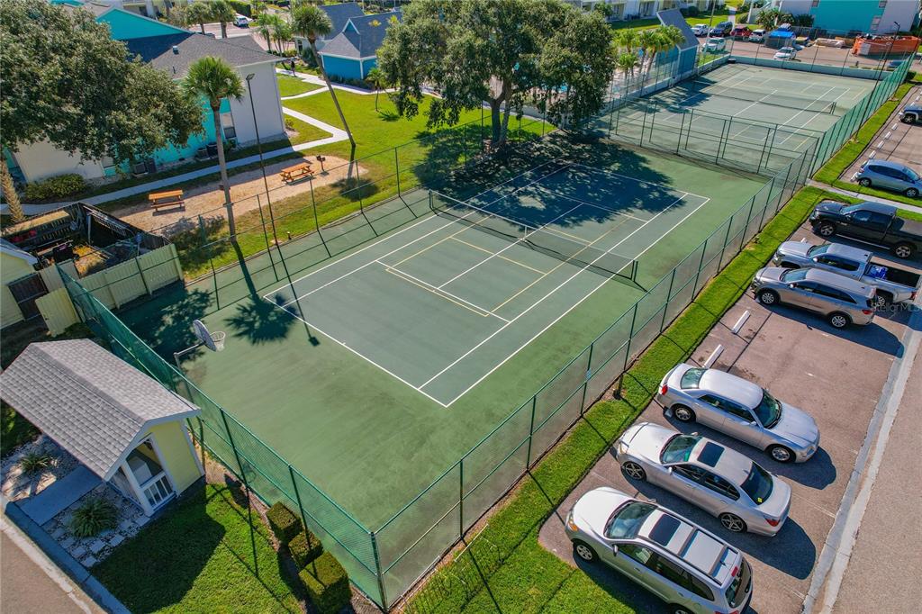 455 Alt 19, Unit 151 Palm Harbor, FL 34683 - Photo 50 of 52 an aerial view of a tennis ground with large trees
