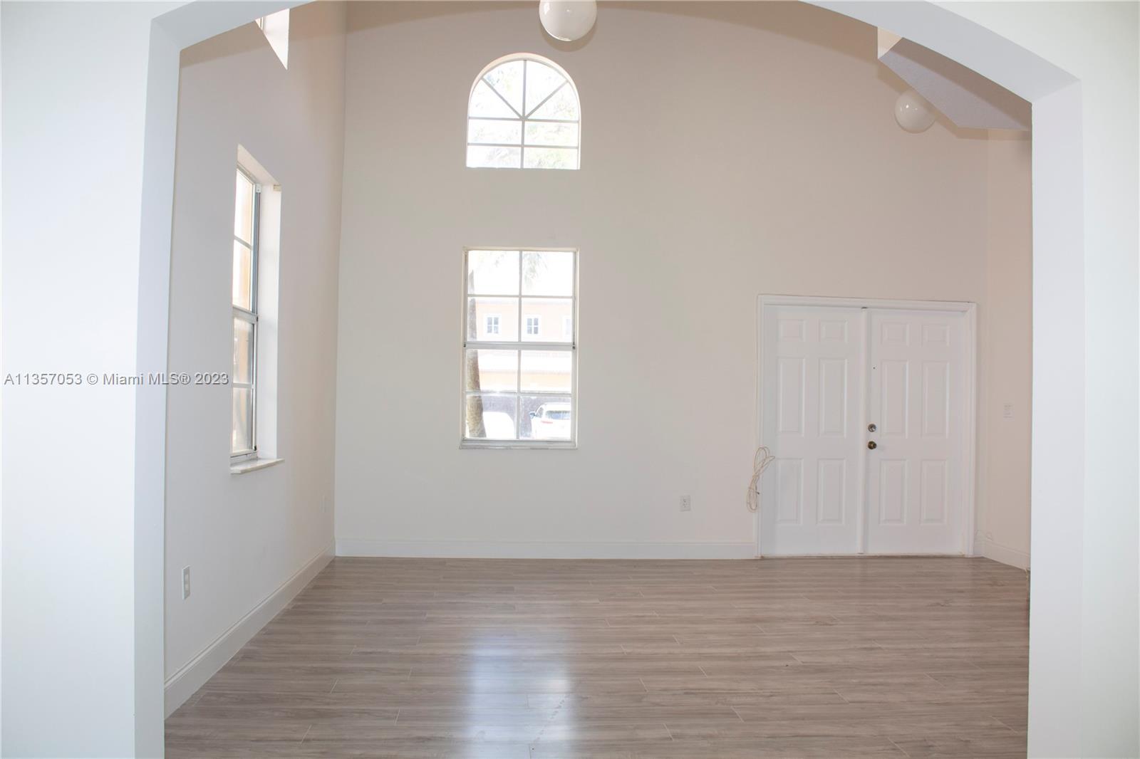 2720 Northeast 41st Road Homestead, FL 33033 - Photo 6 of 37 Gallery Image 6