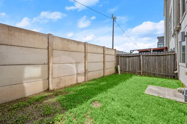 $365,000 | 2316 Sperber Lane, Houston, TX 77003