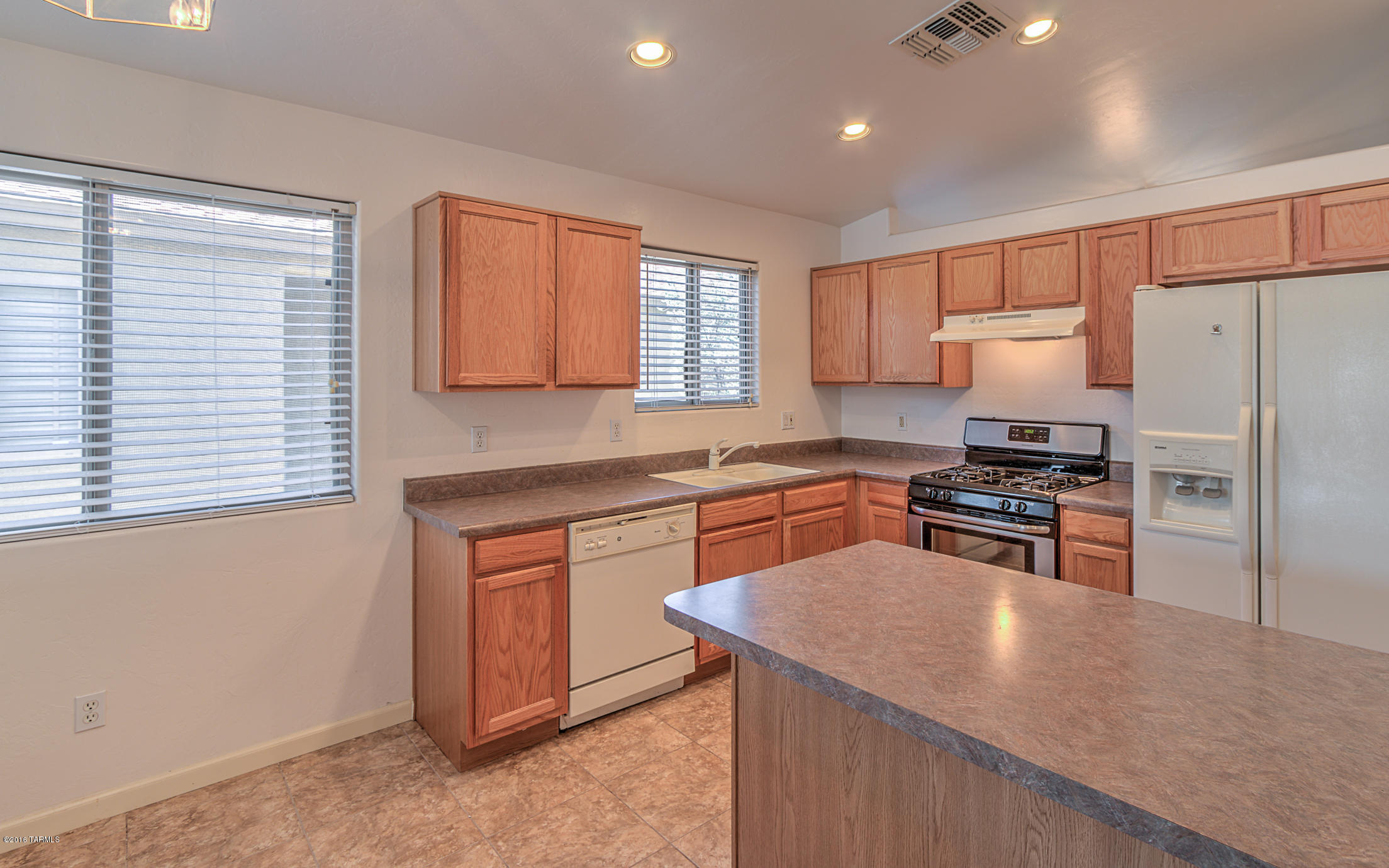 8273 South Bainbridge Road Tucson, AZ 85747 - Photo 11 of 38 Gallery Image 11