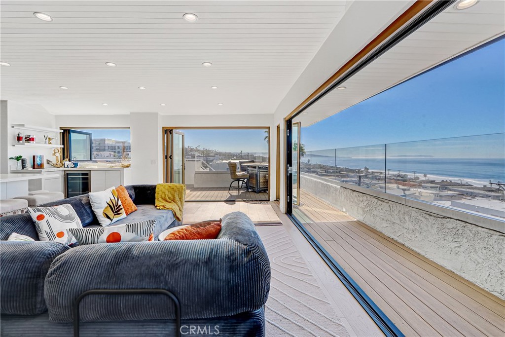 230 40th Street, Unit 3 Manhattan Beach, CA 90266 - Photo 19 of 38 a living room with furniture and a table