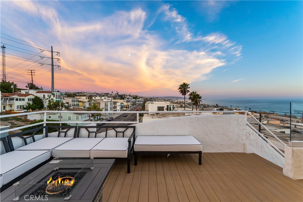 230 40th Street, Unit 3 Manhattan Beach, CA 90266 - Photo 23 of 38 a view of a terrace with seating area