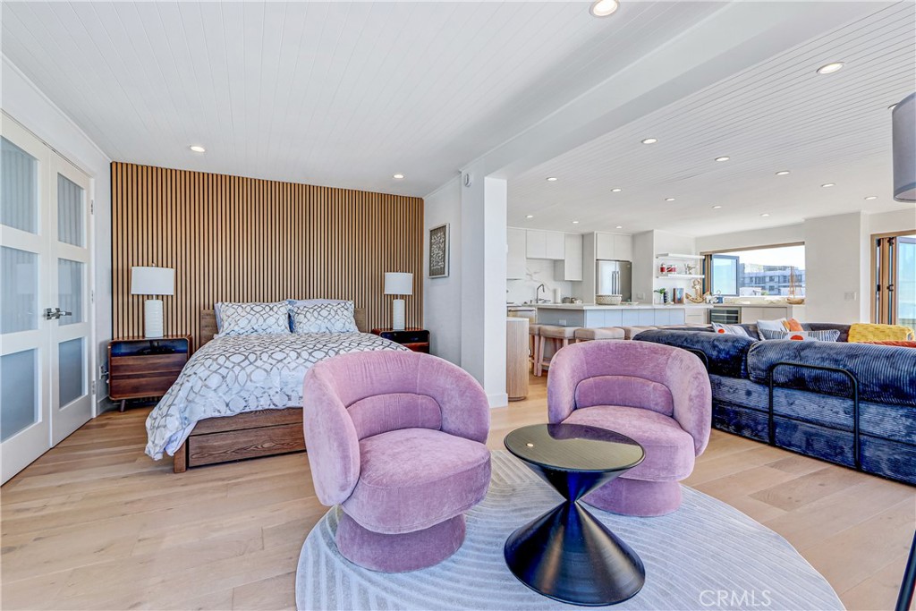 230 40th Street, Unit 3 Manhattan Beach, CA 90266 - Photo 9 of 38 a living room with furniture and kitchen area