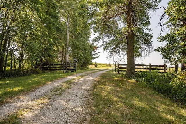 $815,000 | 13782 Northeast State Oo Route, Unit RURAL, Urich, MO 64788
