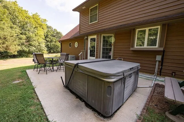 $815,000 | 13782 Northeast State Oo Route, Unit RURAL, Urich, MO 64788