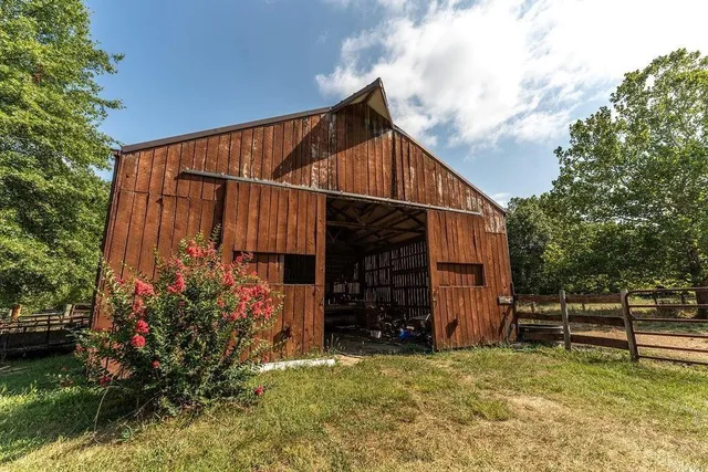 $815,000 | 13782 Northeast State Oo Route, Unit RURAL, Urich, MO 64788