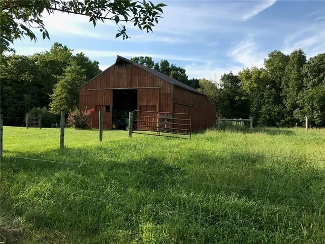 $815,000 | 13782 Northeast State Oo Route, Unit RURAL, Urich, MO 64788