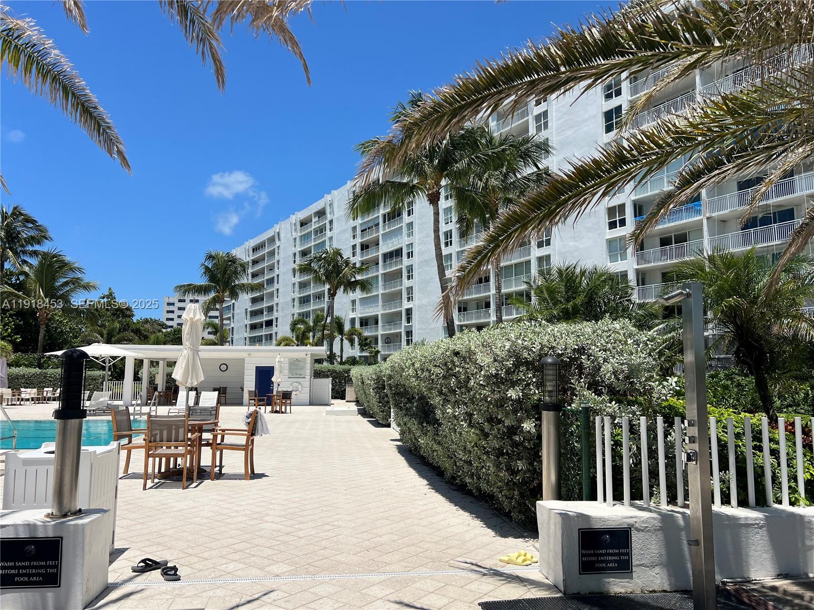 605 Ocean Drive, Unit 2L Key Biscayne, FL 33149 - Photo 40 of 46 COMMUNITY AREA