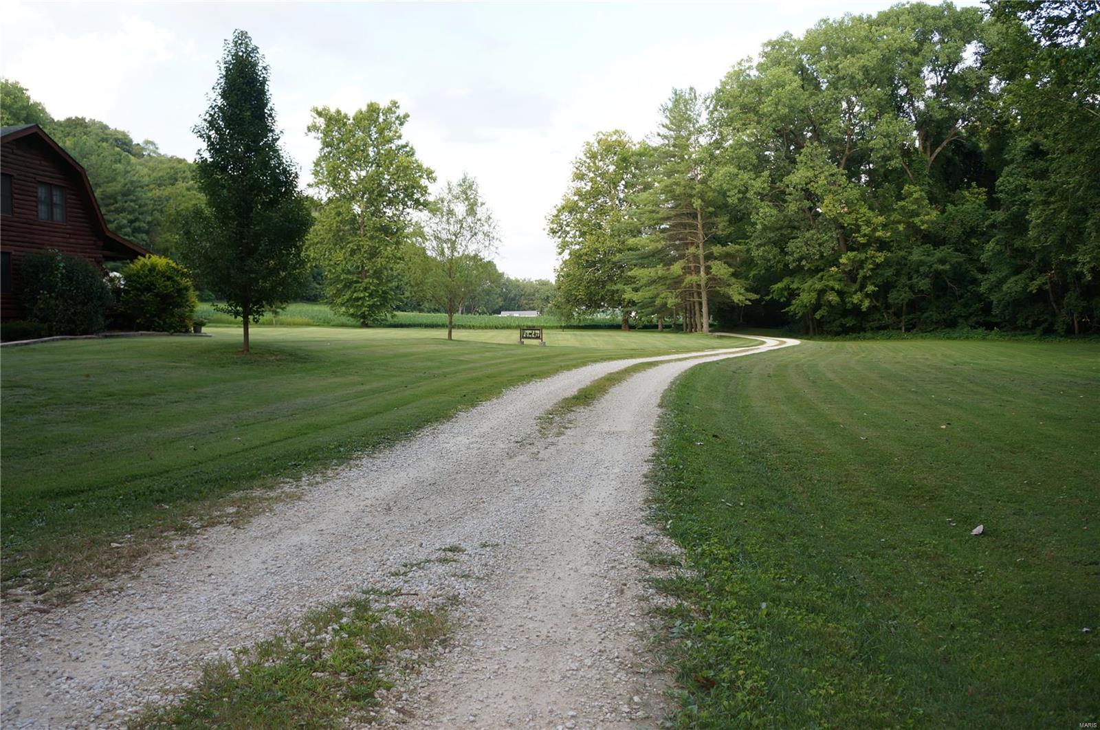 208 Hidden Vly Road Hardin, IL 62047 - Photo 10 of 76 Gallery Image 10