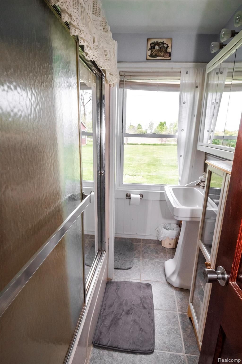 3026 West Oregon Road Lapeer, MI 48446 - Photo 19 of 31 Full Bath (2).jpg