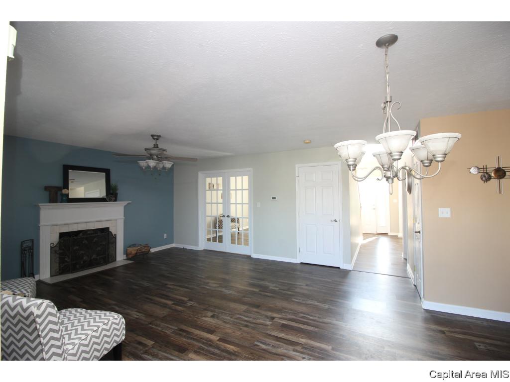 3817 Kerry Boulevard Springfield, IL 62712 - Photo 8 of 32 Gallery Image 8