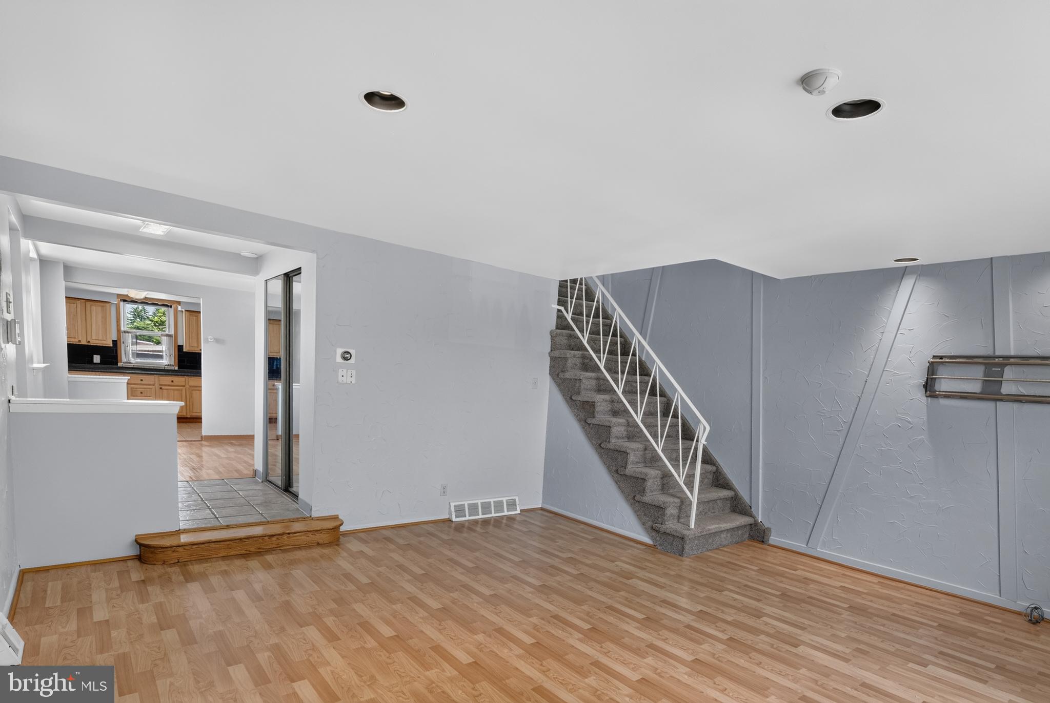 1100 Surrey Road Philadelphia, PA 19115 - Photo 3 of 31 Living Room