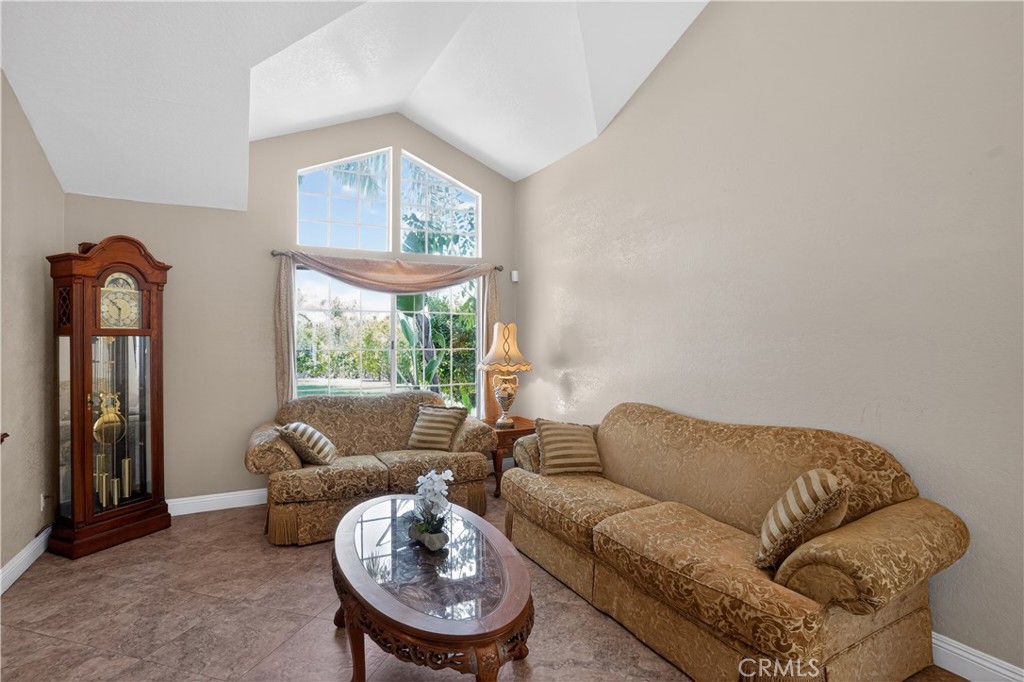 2081 Country Hills Lane Riverside, CA 92503 - Photo 5 of 25