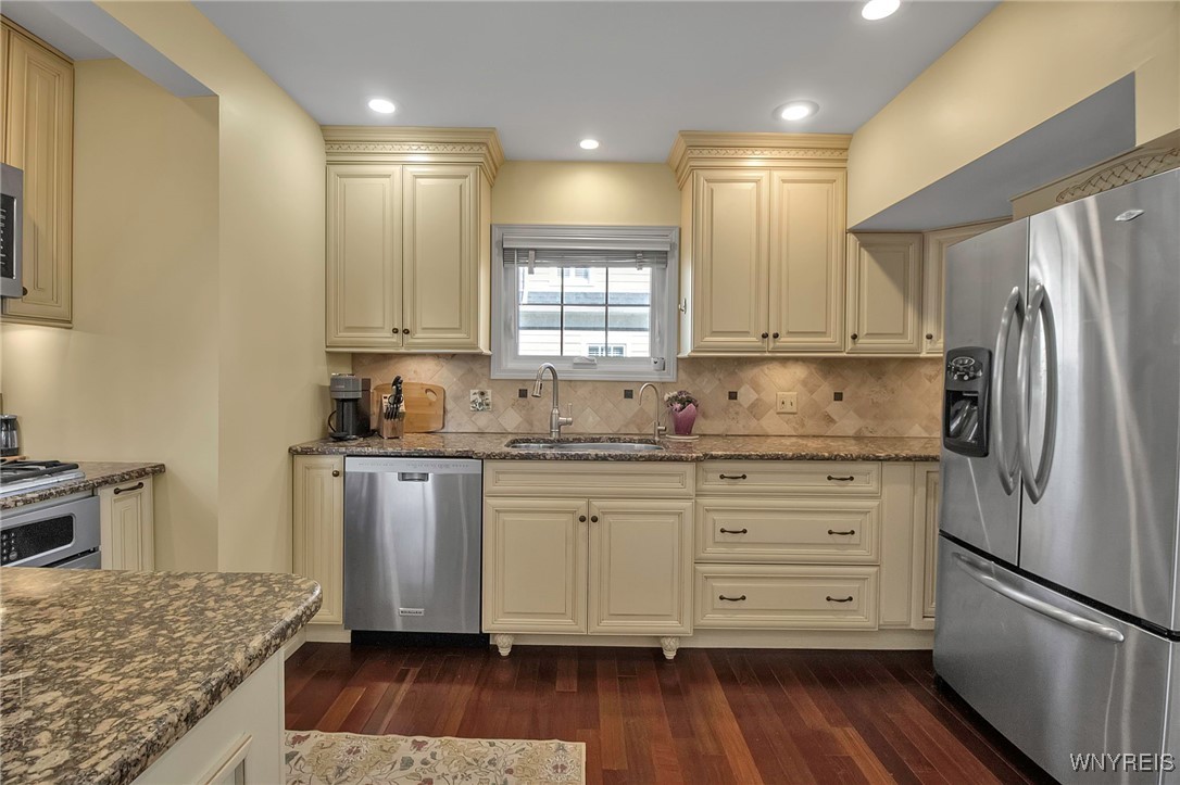 255 Darwin Drive Amherst, NY 14226 - Photo 17 of 46