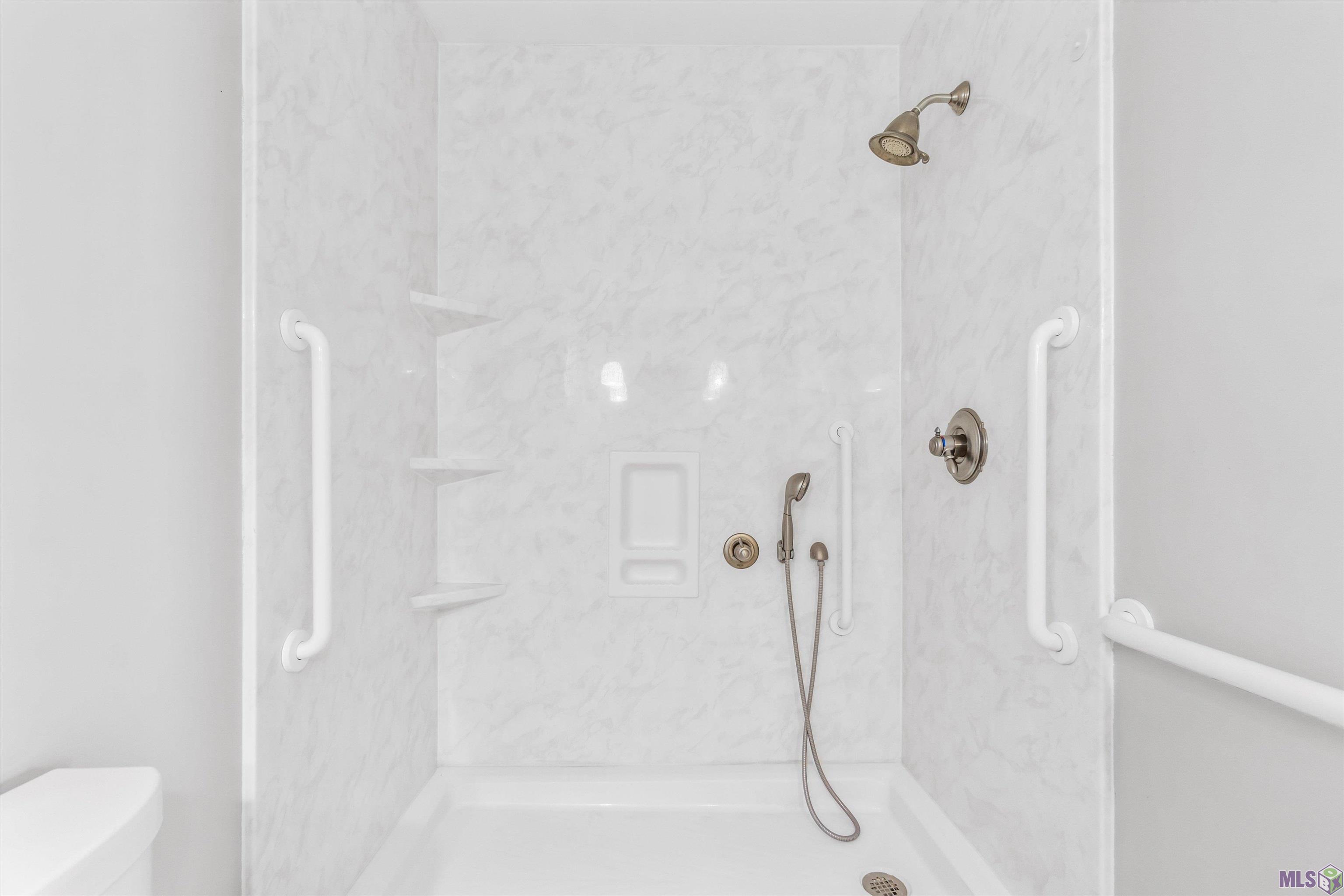 10490 Firelight Avenue Baton Rouge, LA 70815 - Photo 16 of 25 Primary Bathroom