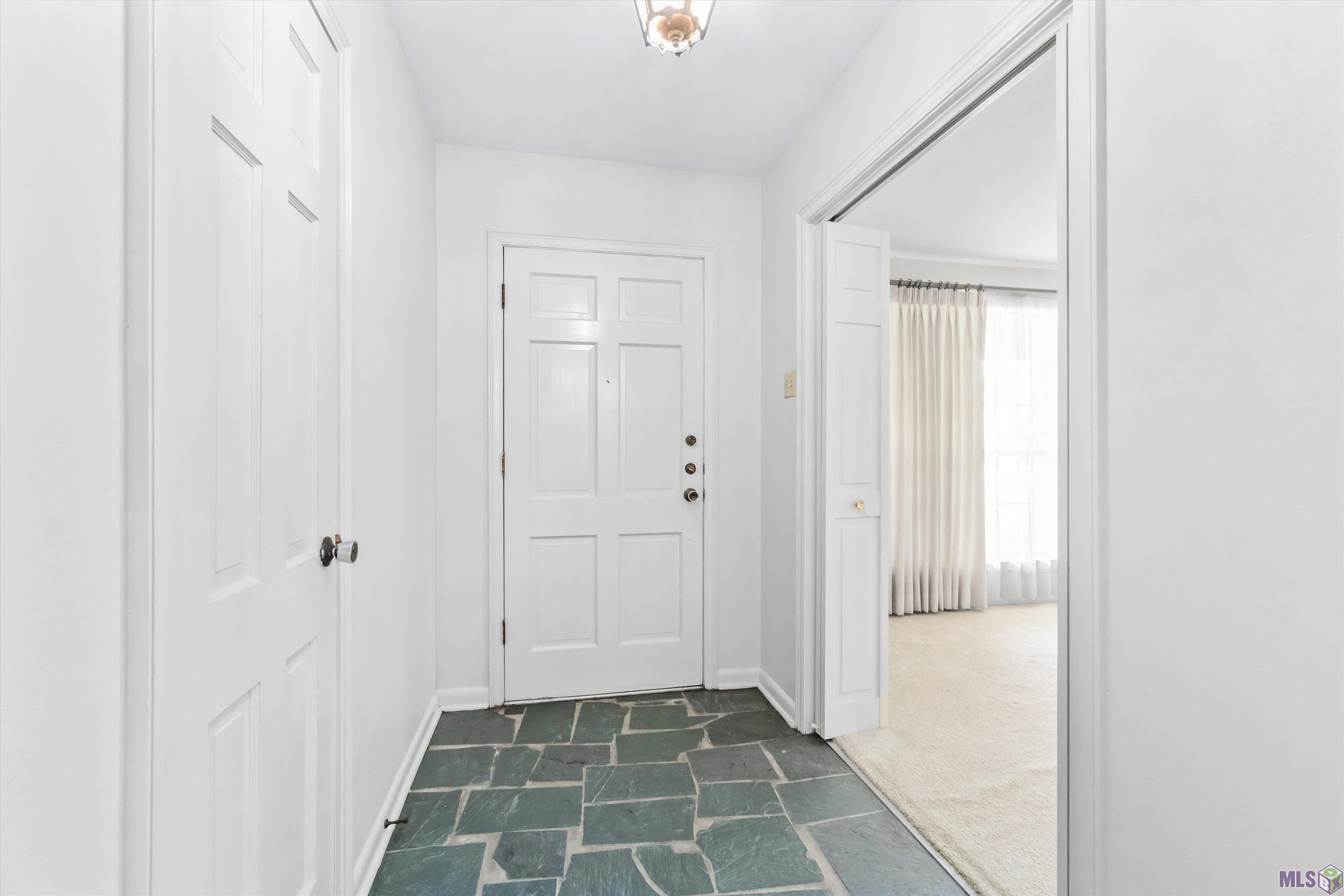 10490 Firelight Avenue Baton Rouge, LA 70815 - Photo 3 of 25 Gallery Image 3
