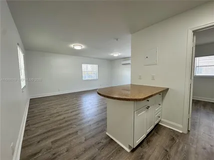 $1,595 | 1411 North Dixie Highway, Unit 4, Fort Lauderdale, FL 33304