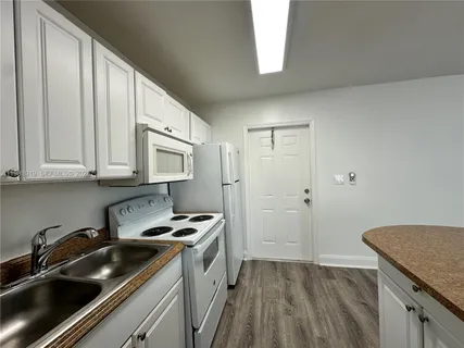 $1,595 | 1411 North Dixie Highway, Unit 4, Fort Lauderdale, FL 33304