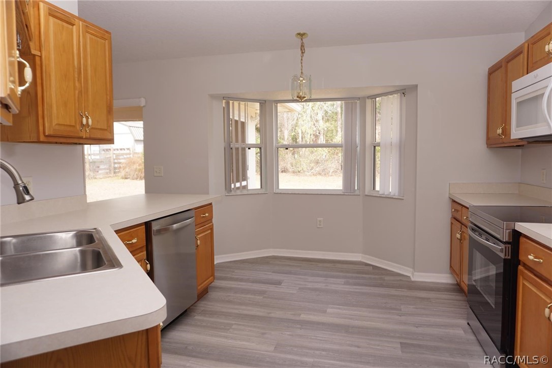 6079 East Penrose Street Inverness, FL 34452 - Photo 11 of 59 Kitchen with Bay Window