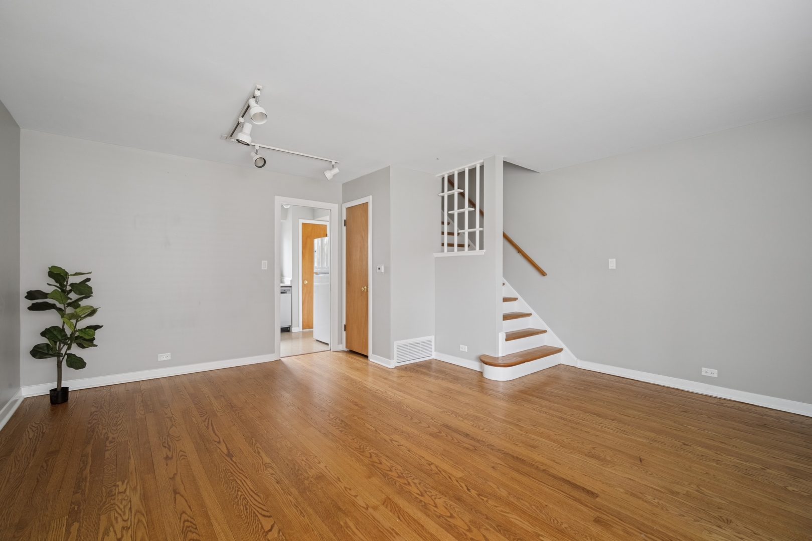 501 1/2 1/2 Ridge Road Wilmette, IL 60091 - Photo 3 of 16