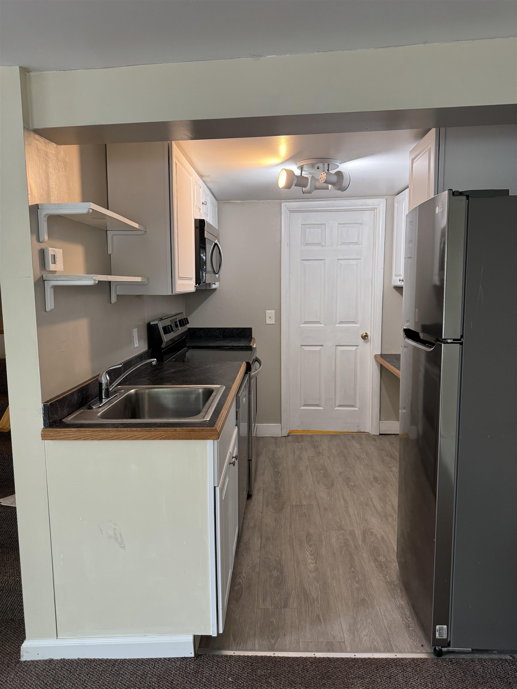 250 North Street Bennington, VT 05201 - Photo 4 of 16