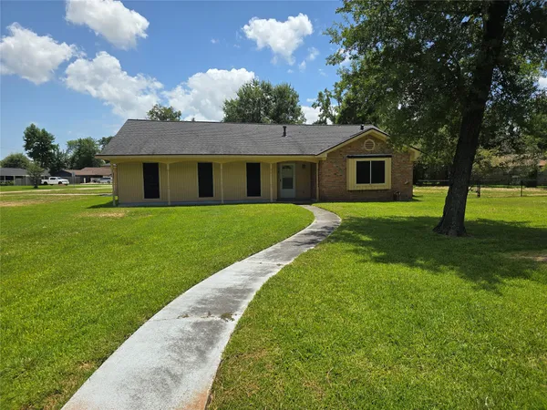$1,850 | 435 Rolling Wood Road, Baytown, TX 77520
