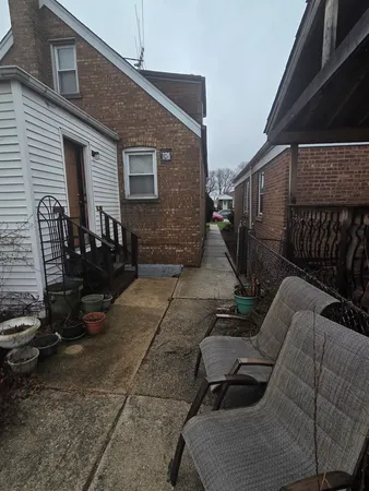 a view of a house with backyard and porch