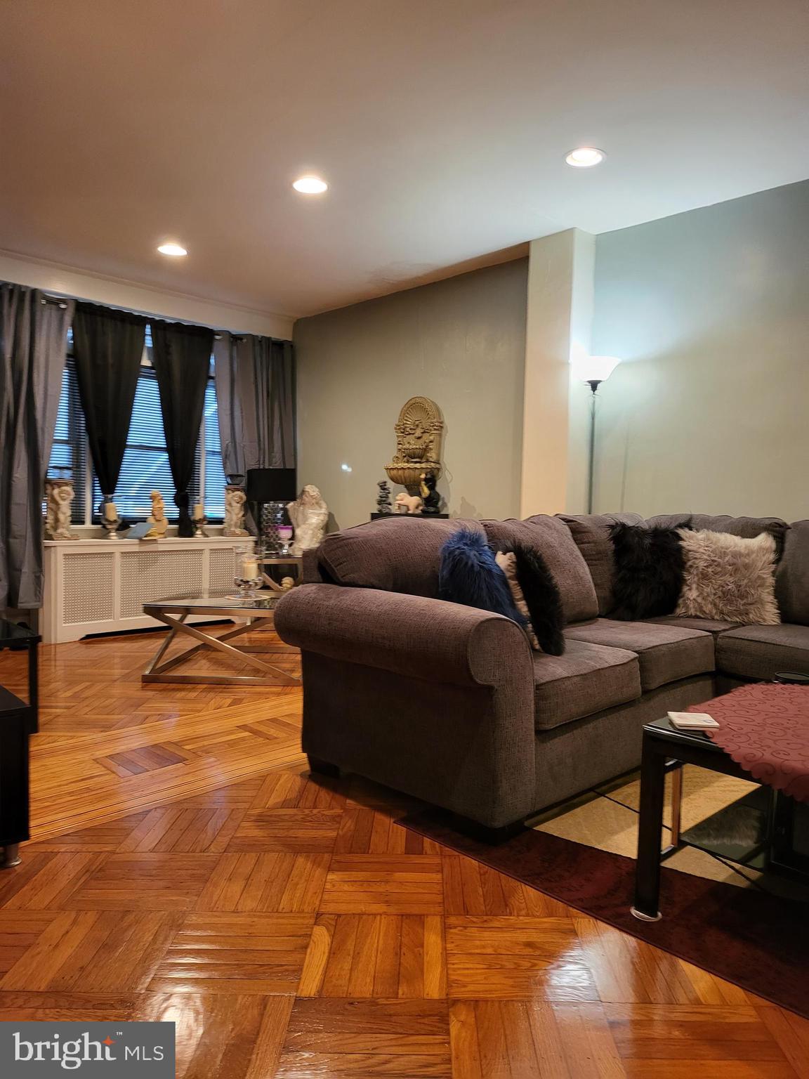 5725 Virginian Road Philadelphia, PA 19141 - Photo 5 of 33 Living Room