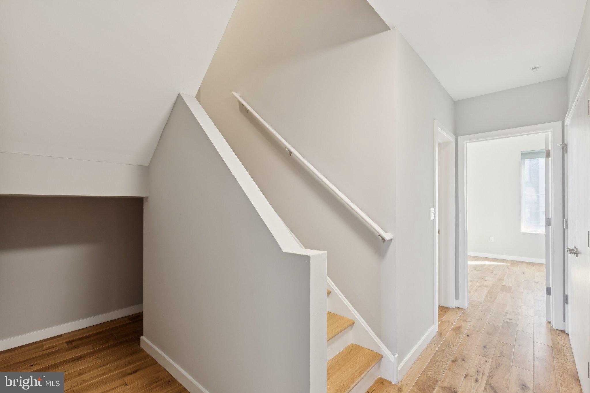 231 West Thompson Street Philadelphia, PA 19122 - Photo 24 of 48 2nd Floor Hallway