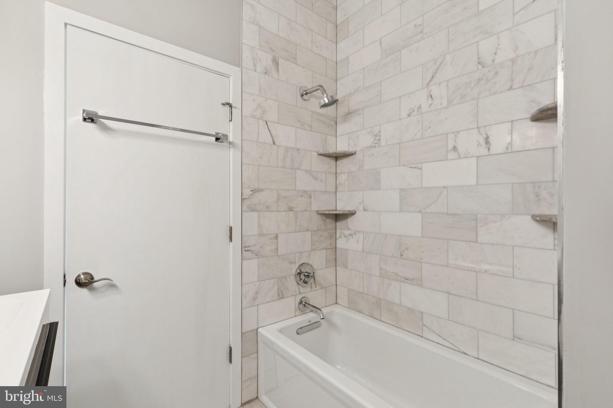 231 West Thompson Street Philadelphia, PA 19122 - Photo 26 of 48 2nd Floor Full Bath