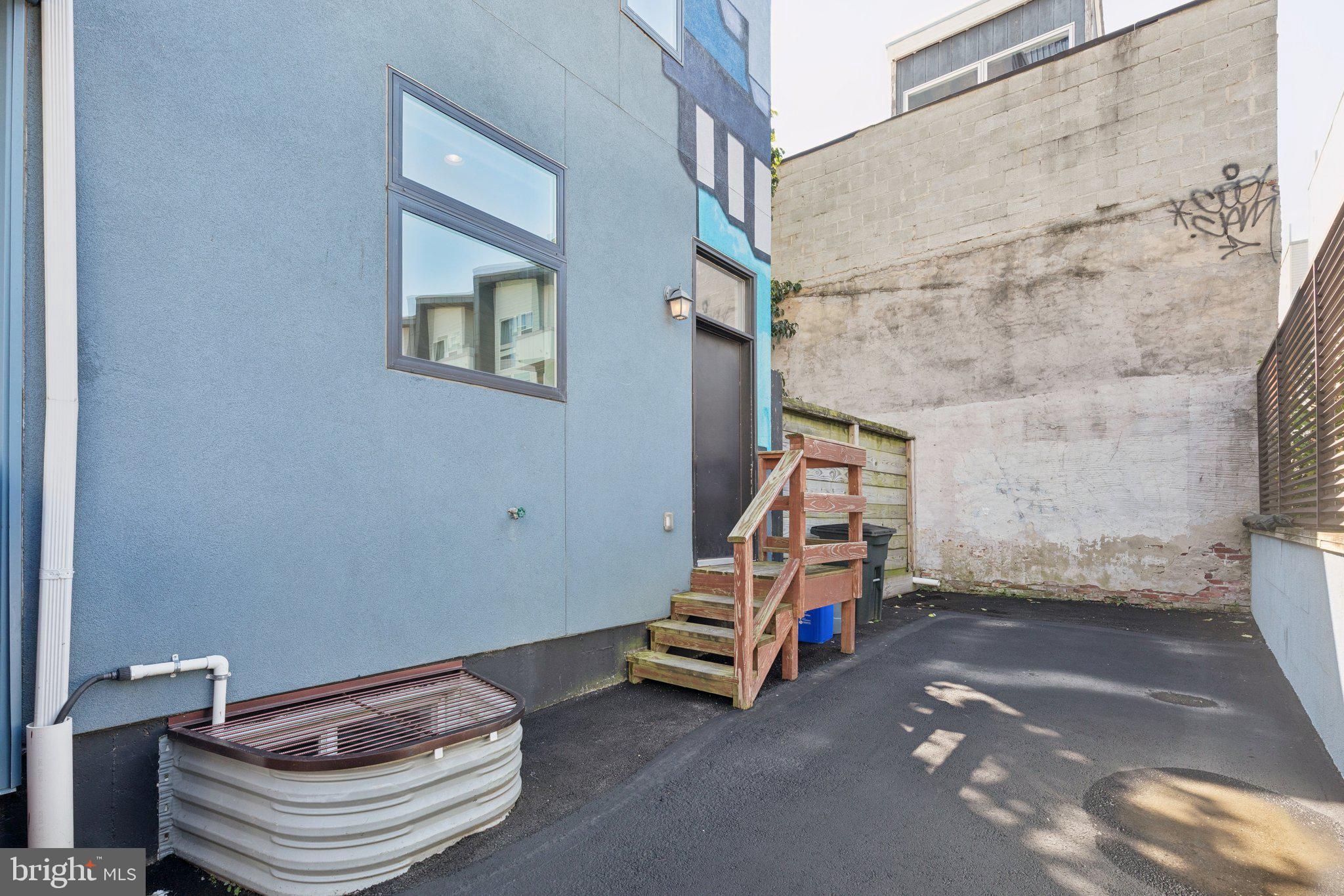 231 West Thompson Street Philadelphia, PA 19122 - Photo 46 of 48 Rear 2 Car Parking at back door!