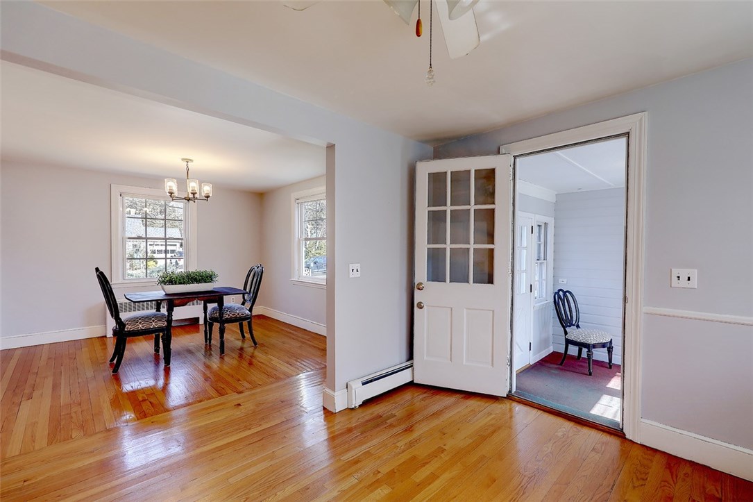 38 Salisbury Road Barrington, RI 02806 - Photo 3 of 20