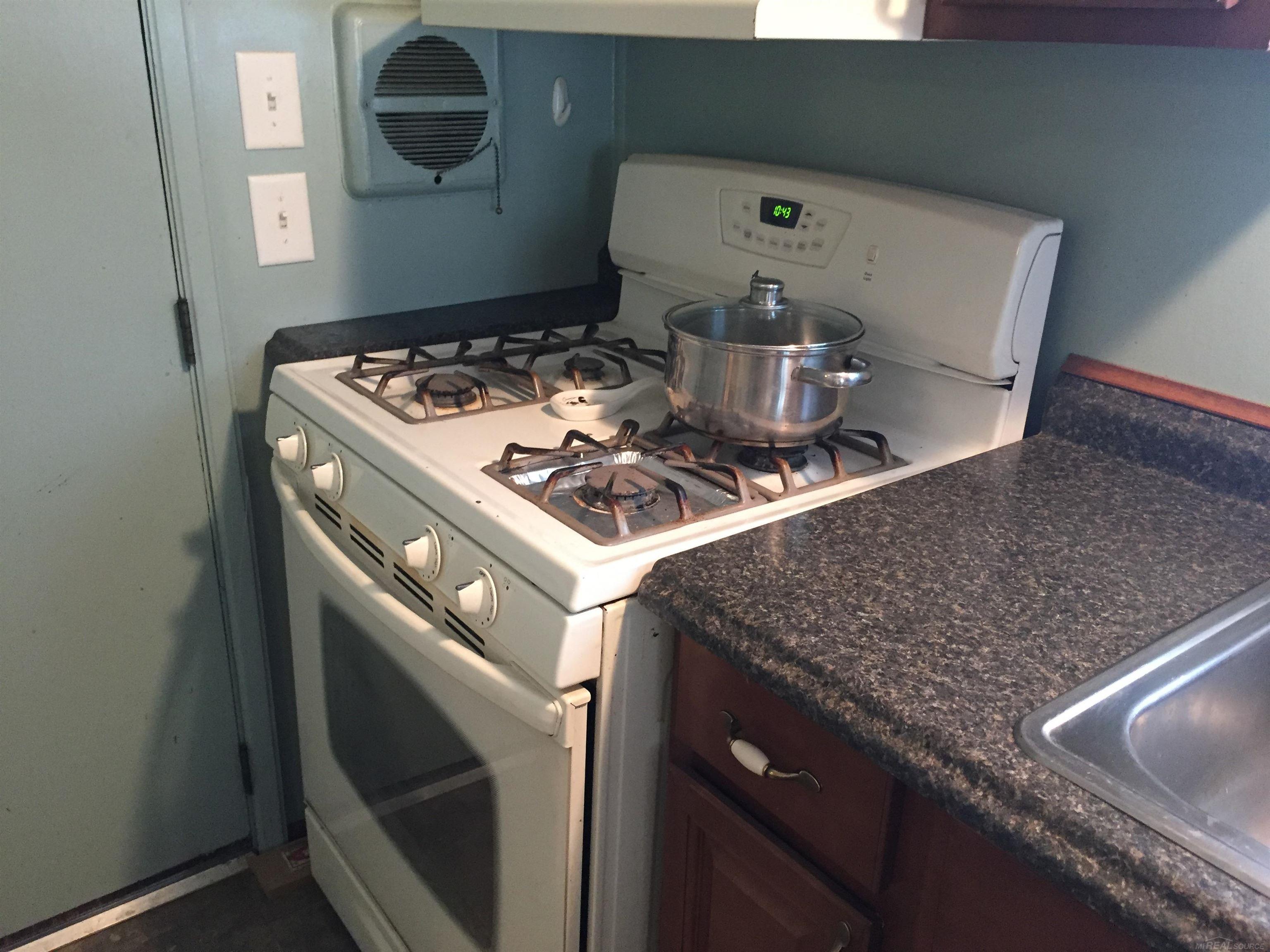 1684 Phipps Road Carsonville, MI 48419 - Photo 8 of 44 50145961-35978657-0218-4aef-b915-0a3d6ac961e9.JPG