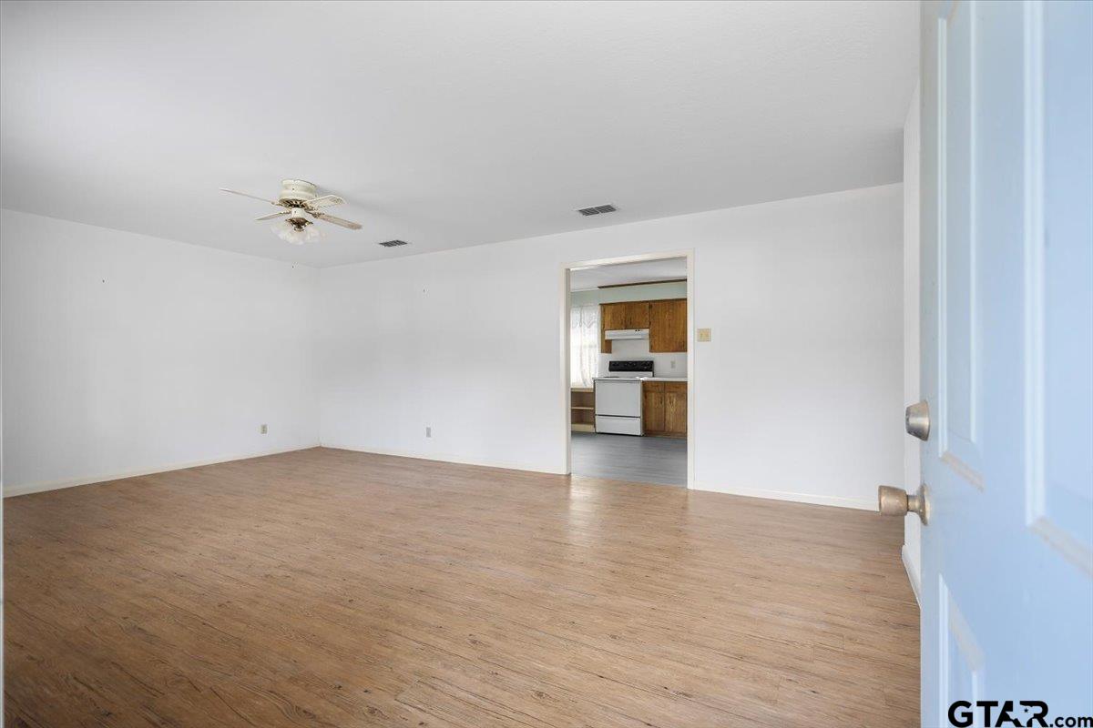 304 Williams Street Carthage, TX 75633 - Photo 4 of 20