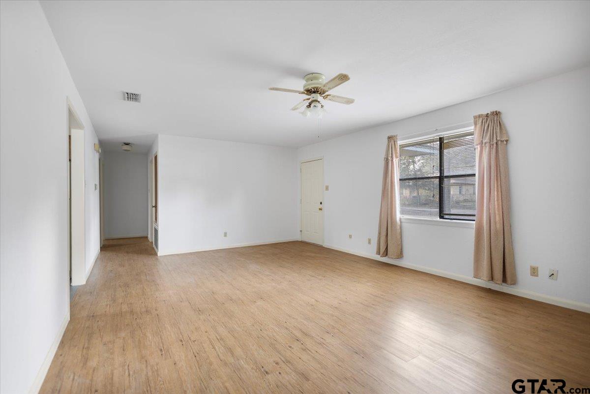 304 Williams Street Carthage, TX 75633 - Photo 5 of 20