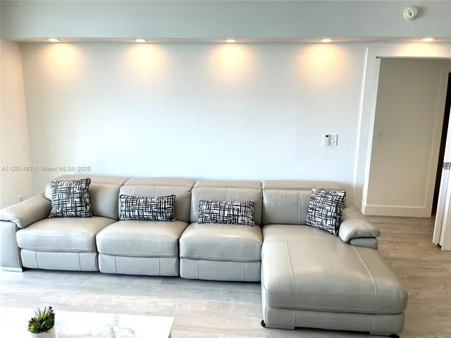 $7,000 | 1830 South Ocean Drive, Unit 1603, Hallandale Beach, FL 33009